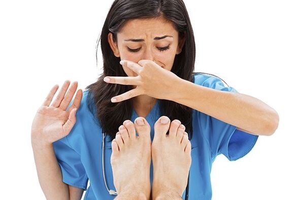 starker Fußgeruch mit Zehennagelpilz