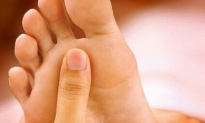 Wie man mit Nagelpilz auf den Beinen mit Heimseife behandelt wird